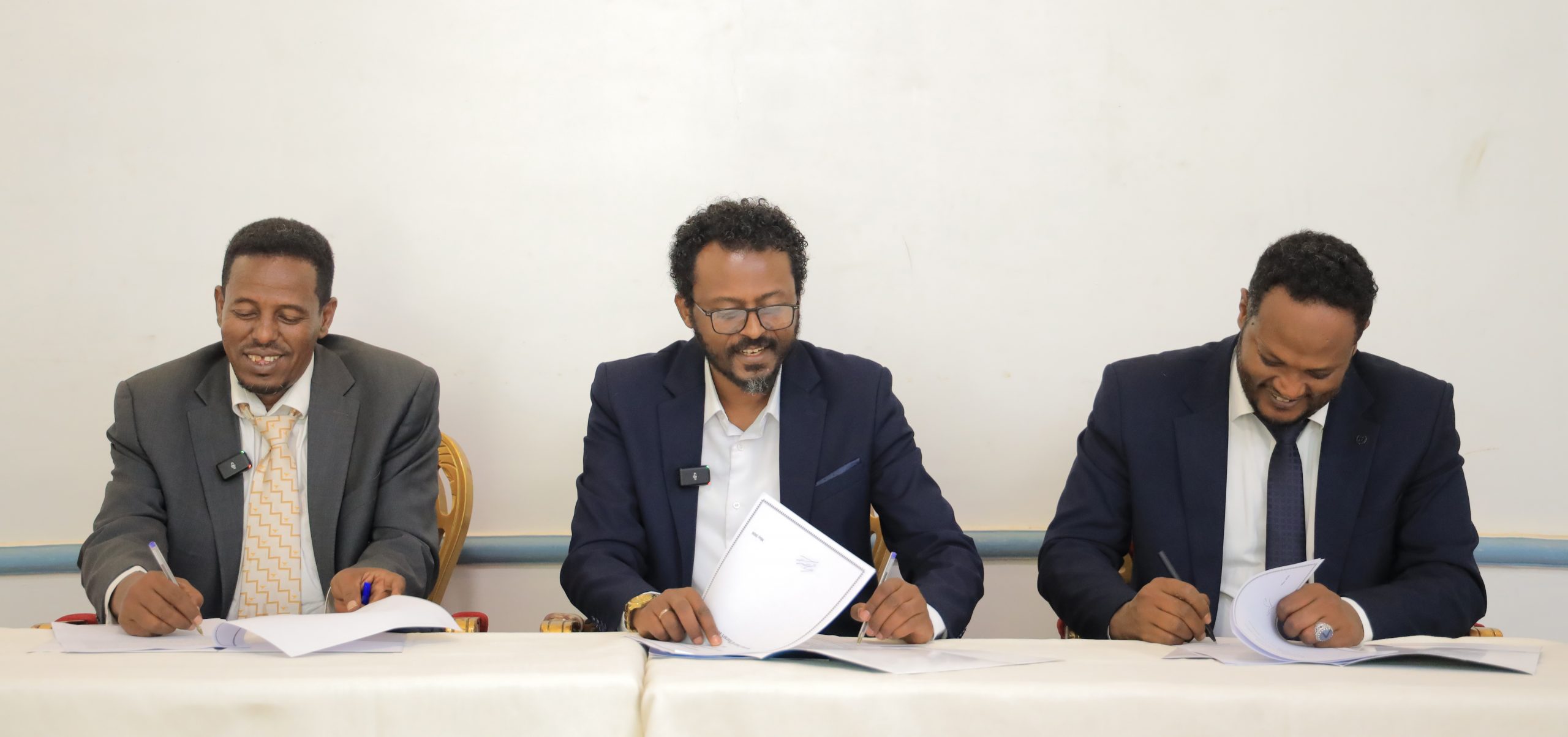 የኢትዮጵያ የካፒታል ገበያ አስተዳደራዊ ፍርድቤት ከሀረሪ ክልል ጠቅላይ ፍርድቤት እና ከድሬደዋ አስተዳደር ይግባኝ ሰሚ ፍርድቤት ጋር የመግባቢያ ስምምነት ተፈራረሙ።